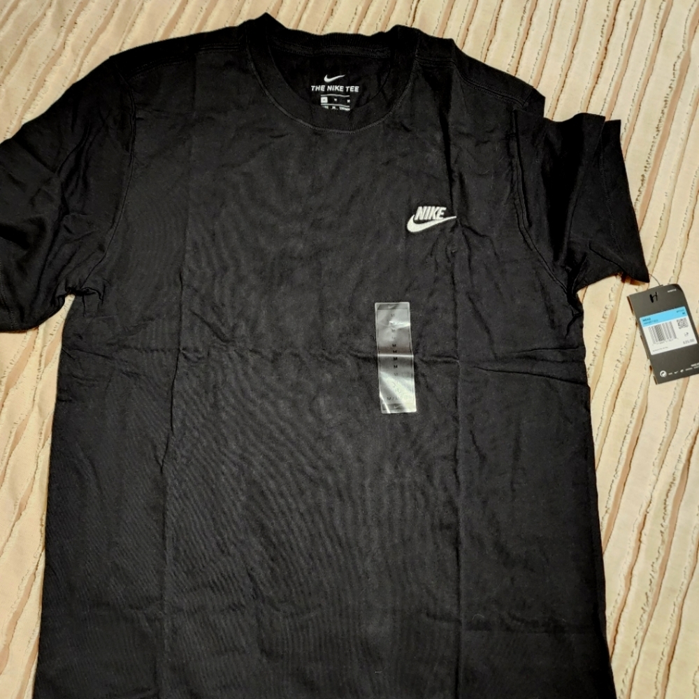 Nike t-shirt men's medium